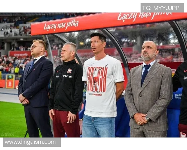 莱万多夫斯基转会AC米兰陷僵局：薪资分歧与意甲工资帽成关键障碍，拜仁慕尼黑前锋引援遇阻