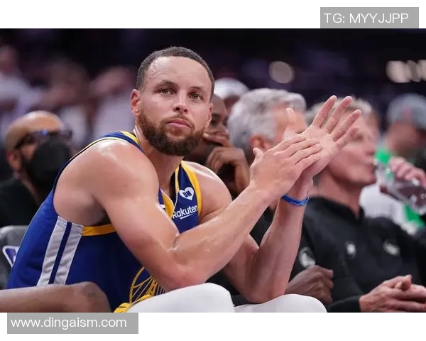 NBA新赛季转会风云：库里招募詹姆斯，布克顶薪加盟，瓦兰留队展望